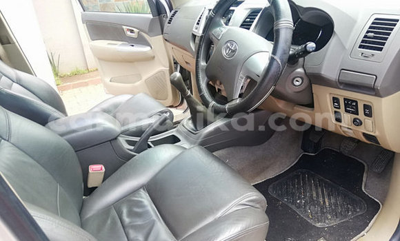 Nunua Ilio tumika Toyota Fortuner Fedha Gari ndani ya Beitbridge nchini Matabeleland Kusini Nunua Ilio tumika Toyota Fortuner Fedha Gari ndani ya Beitbridge nchini Matabeleland Kusini
