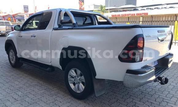 Buy Used Toyota Hilux White Car in Beitbridge in Matabeleland South Buy Used Toyota Hilux White Car in Beitbridge in Matabeleland South