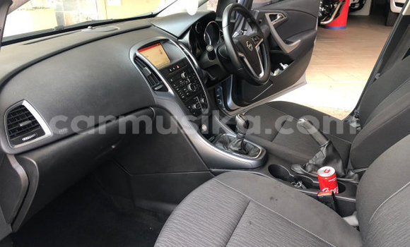 Buy Used Toyota Hilux White Car in Beitbridge in Matabeleland South Buy Used Toyota Hilux White Car in Beitbridge in Matabeleland South