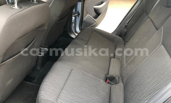 Buy Used Toyota Hilux White Car in Beitbridge in Matabeleland South Buy Used Toyota Hilux White Car in Beitbridge in Matabeleland South