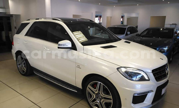 Acheter Occasion Voiture Mercedes‒Benz AMG GLC Blanc à Beitbridge, Matabeleland South Acheter Occasion Voiture Mercedes‒Benz AMG GLC Blanc à Beitbridge, Matabeleland South