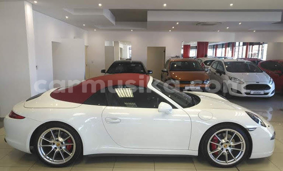 Nunua Ilio tumika Porsche Carrera GT Nyeupe Gari ndani ya Beitbridge nchini Matabeleland Kusini