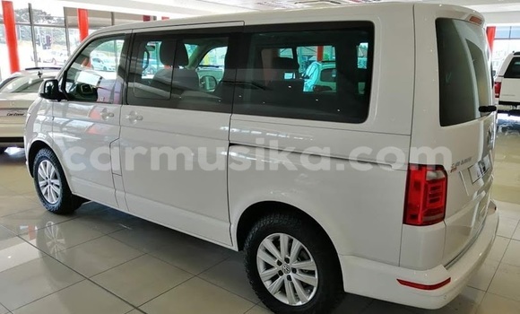 Acheter Occasion Voiture Volkswagen Caravelle Blanc à Beitbridge, Matabeleland South Acheter Occasion Voiture Volkswagen Caravelle Blanc à Beitbridge, Matabeleland South
