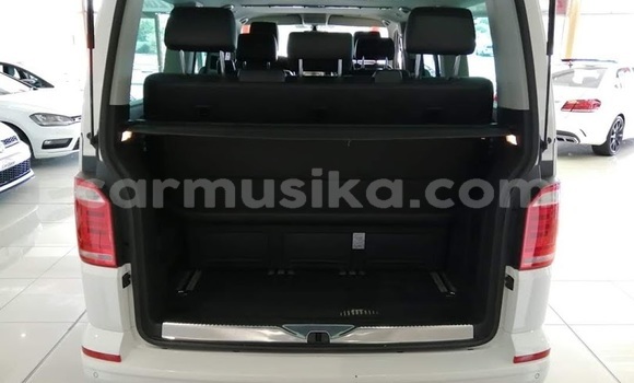 Acheter Occasion Voiture Volkswagen Caravelle Blanc à Beitbridge, Matabeleland South Acheter Occasion Voiture Volkswagen Caravelle Blanc à Beitbridge, Matabeleland South