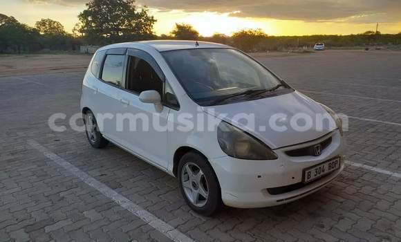 Acheter Occasion Voiture Honda Fit Blanc à Beitbridge, Matabeleland South Acheter Occasion Voiture Honda Fit Blanc à Beitbridge, Matabeleland South