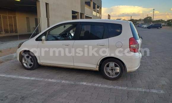 Acheter Occasion Voiture Honda Fit Blanc à Beitbridge, Matabeleland South Acheter Occasion Voiture Honda Fit Blanc à Beitbridge, Matabeleland South