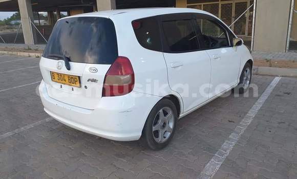 Acheter Occasion Voiture Honda Fit Blanc à Beitbridge, Matabeleland South Acheter Occasion Voiture Honda Fit Blanc à Beitbridge, Matabeleland South