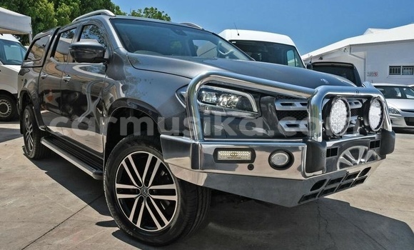 Tenga Tsaru Mercedes‒Benz X-klasse Concept Sirivha Mota in Beitbridge in Matabeleland South Tenga Tsaru Mercedes‒Benz X-klasse Concept Sirivha Mota in Beitbridge in Matabeleland South