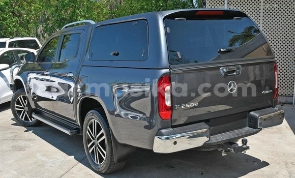 Tenga Tsaru Mercedes‒Benz X-klasse Concept Sirivha Mota in Beitbridge in Matabeleland South Tenga Tsaru Mercedes‒Benz X-klasse Concept Sirivha Mota in Beitbridge in Matabeleland South