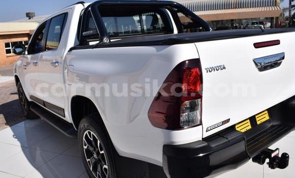 Buy Used Toyota Hilux White Car in Beitbridge in Matabeleland South Buy Used Toyota Hilux White Car in Beitbridge in Matabeleland South