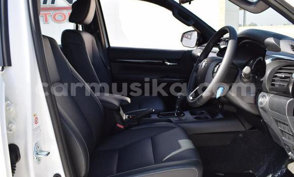 Buy Used Toyota Hilux White Car in Beitbridge in Matabeleland South Buy Used Toyota Hilux White Car in Beitbridge in Matabeleland South