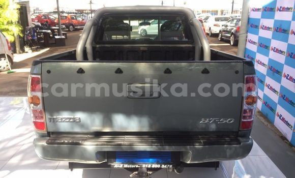 Nunua Ilio tumika Mazda BT-50 Fedha Gari ndani ya Beitbridge nchini Matabeleland Kusini Nunua Ilio tumika Mazda BT-50 Fedha Gari ndani ya Beitbridge nchini Matabeleland Kusini