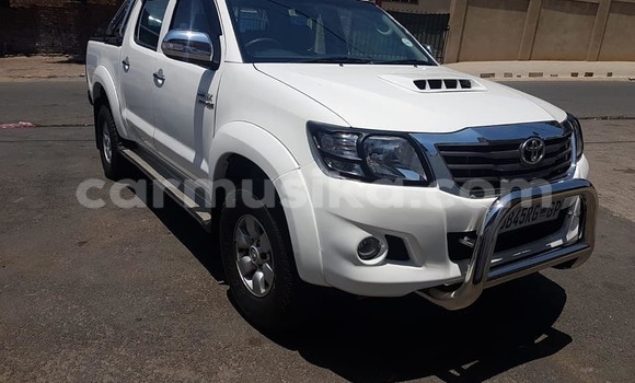 Buy Used Toyota Hilux White Car in Beitbridge in Matabeleland South Buy Used Toyota Hilux White Car in Beitbridge in Matabeleland South