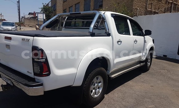 Buy Used Toyota Hilux White Car in Beitbridge in Matabeleland South Buy Used Toyota Hilux White Car in Beitbridge in Matabeleland South