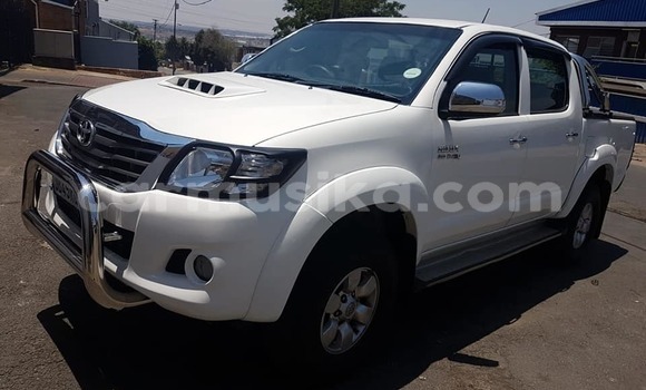 Buy Used Toyota Hilux White Car in Beitbridge in Matabeleland South Buy Used Toyota Hilux White Car in Beitbridge in Matabeleland South