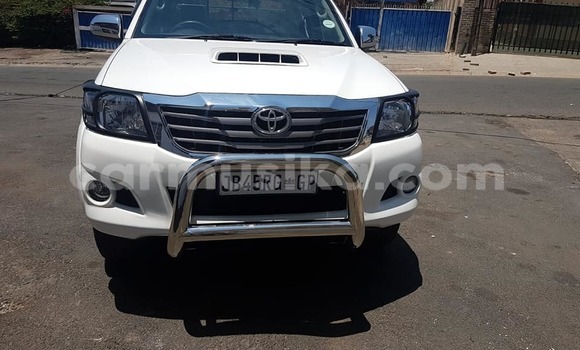 Buy Used Toyota Hilux White Car in Beitbridge in Matabeleland South Buy Used Toyota Hilux White Car in Beitbridge in Matabeleland South