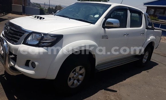 Buy Used Toyota Hilux White Car in Beitbridge in Matabeleland South Buy Used Toyota Hilux White Car in Beitbridge in Matabeleland South