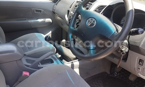 Buy Used Toyota Hilux White Car in Beitbridge in Matabeleland South Buy Used Toyota Hilux White Car in Beitbridge in Matabeleland South