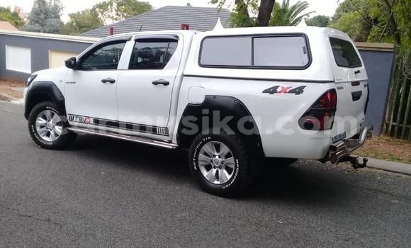 Acheter Occasion Voiture Toyota Hilux Blanc à Beitbridge, Matabeleland South Acheter Occasion Voiture Toyota Hilux Blanc à Beitbridge, Matabeleland South