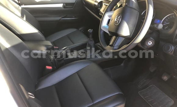 Acheter Occasion Voiture Toyota Hilux Blanc à Beitbridge, Matabeleland South Acheter Occasion Voiture Toyota Hilux Blanc à Beitbridge, Matabeleland South