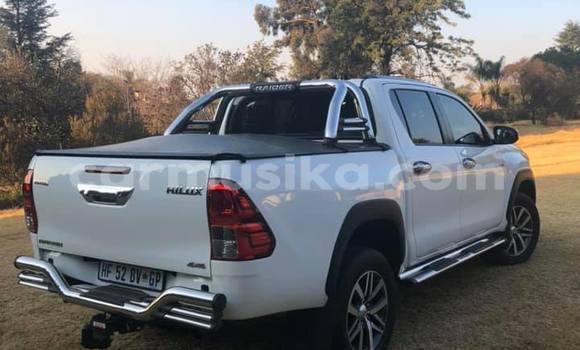 Acheter Occasion Voiture Toyota Hilux Blanc à Beitbridge, Matabeleland South Acheter Occasion Voiture Toyota Hilux Blanc à Beitbridge, Matabeleland South