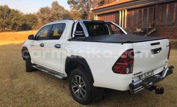 Acheter Occasion Voiture Toyota Hilux Blanc à Beitbridge, Matabeleland South Acheter Occasion Voiture Toyota Hilux Blanc à Beitbridge, Matabeleland South