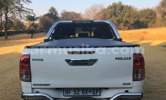 Acheter Occasion Voiture Toyota Hilux Blanc à Beitbridge, Matabeleland South Acheter Occasion Voiture Toyota Hilux Blanc à Beitbridge, Matabeleland South
