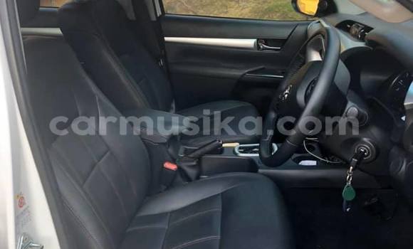 Acheter Occasion Voiture Toyota Hilux Blanc à Beitbridge, Matabeleland South Acheter Occasion Voiture Toyota Hilux Blanc à Beitbridge, Matabeleland South