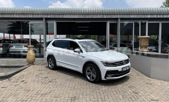 Buy Used Volkswagen Tiguan White Car in Beitbridge in Matabeleland South Buy Used Volkswagen Tiguan White Car in Beitbridge in Matabeleland South