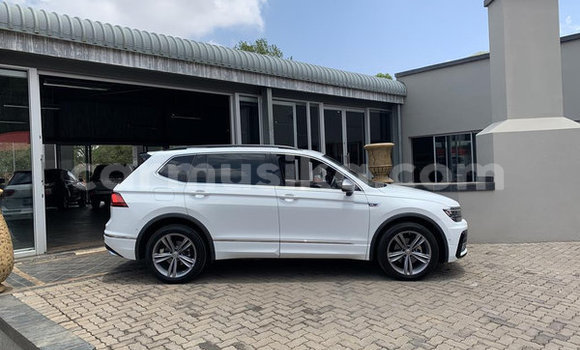 Buy Used Volkswagen Tiguan White Car in Beitbridge in Matabeleland South Buy Used Volkswagen Tiguan White Car in Beitbridge in Matabeleland South