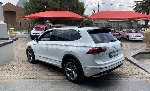 Buy Used Volkswagen Tiguan White Car in Beitbridge in Matabeleland South Buy Used Volkswagen Tiguan White Car in Beitbridge in Matabeleland South