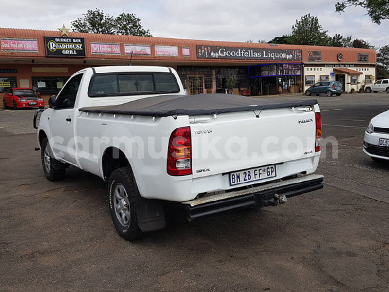 Big with watermark toyota hilux matabeleland south beitbridge 10150