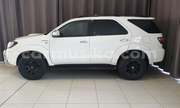 Tenga Tsaru Toyota Fortuner Chena Mota in Bulawayo in Bulawayo Tenga Tsaru Toyota Fortuner Chena Mota in Bulawayo in Bulawayo