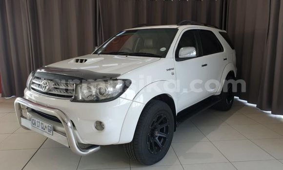 Tenga Tsaru Toyota Fortuner Chena Mota in Bulawayo in Bulawayo Tenga Tsaru Toyota Fortuner Chena Mota in Bulawayo in Bulawayo