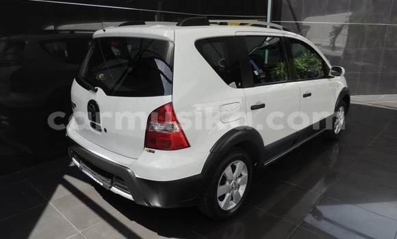 Acheter Occasion Voiture Nissan Livina Blanc à Beitbridge, Matabeleland South Acheter Occasion Voiture Nissan Livina Blanc à Beitbridge, Matabeleland South