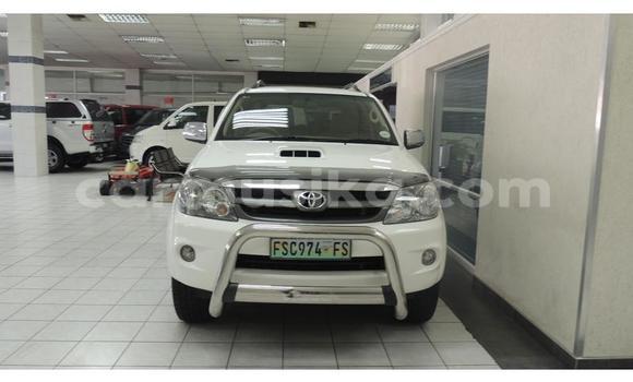 Acheter Occasion Voiture Toyota Fortuner Blanc à Beitbridge, Matabeleland South Acheter Occasion Voiture Toyota Fortuner Blanc à Beitbridge, Matabeleland South
