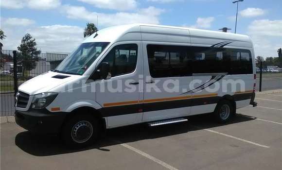 Tenga Tsaru Mercedes‒Benz S–Class Chena Mota in Harare in Harare Tenga Tsaru Mercedes‒Benz S–Class Chena Mota in Harare in Harare