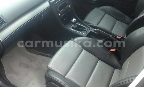 Acheter Occasion Voiture Audi A4 Rouge à Beitbridge, Matabeleland South Acheter Occasion Voiture Audi A4 Rouge à Beitbridge, Matabeleland South