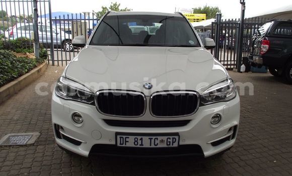 Acheter Occasion Voiture BMW X5 Blanc à Beitbridge, Matabeleland South Acheter Occasion Voiture BMW X5 Blanc à Beitbridge, Matabeleland South