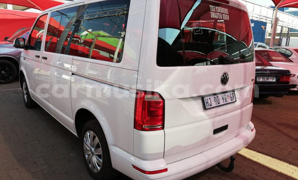 Buy Used Volkswagen Caravelle White Car in Beitbridge in Matabeleland South Buy Used Volkswagen Caravelle White Car in Beitbridge in Matabeleland South