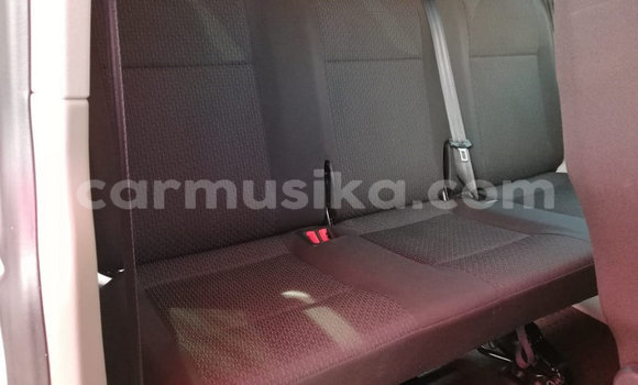Buy Used Volkswagen Caravelle White Car in Beitbridge in Matabeleland South Buy Used Volkswagen Caravelle White Car in Beitbridge in Matabeleland South