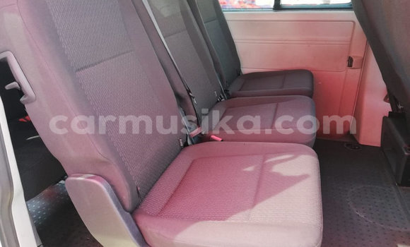 Buy Used Volkswagen Caravelle White Car in Beitbridge in Matabeleland South Buy Used Volkswagen Caravelle White Car in Beitbridge in Matabeleland South