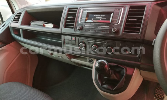 Buy Used Volkswagen Caravelle White Car in Beitbridge in Matabeleland South Buy Used Volkswagen Caravelle White Car in Beitbridge in Matabeleland South