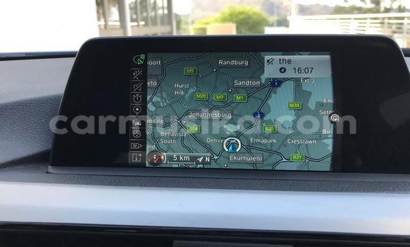 Nunua Ilio tumika BMW 3–Series Bluu Gari ndani ya Belvedere nchini Harare Nunua Ilio tumika BMW 3–Series Bluu Gari ndani ya Belvedere nchini Harare