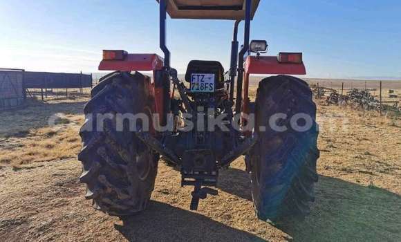 Acheter Occasion Utilitaire Caterpillar 120 Rouge à Harare, Harare Acheter Occasion Utilitaire Caterpillar 120 Rouge à Harare, Harare