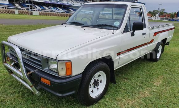 Buy Used Toyota Hilux White Car in Beitbridge in Matabeleland South Buy Used Toyota Hilux White Car in Beitbridge in Matabeleland South