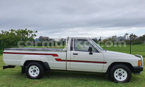 Buy Used Toyota Hilux White Car in Beitbridge in Matabeleland South Buy Used Toyota Hilux White Car in Beitbridge in Matabeleland South