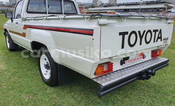 Buy Used Toyota Hilux White Car in Beitbridge in Matabeleland South Buy Used Toyota Hilux White Car in Beitbridge in Matabeleland South