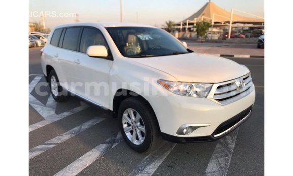 Tenga Imported Toyota Highlander Chena Mota in Import - Dubai in Harare Tenga Imported Toyota Highlander Chena Mota in Import - Dubai in Harare