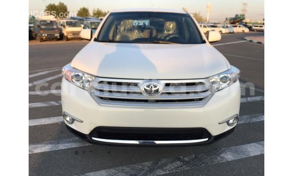 Tenga Imported Toyota Highlander Chena Mota in Import - Dubai in Harare Tenga Imported Toyota Highlander Chena Mota in Import - Dubai in Harare